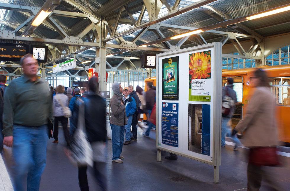 U-Bahn Plakatvitrinen, Plakatrahmen, Posterwerbung, BVG-Werbung, Berlin