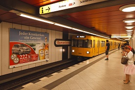 U-Bahn Großflächen, Hintergleis, Berlin, Metroboard, Plakatwerbung